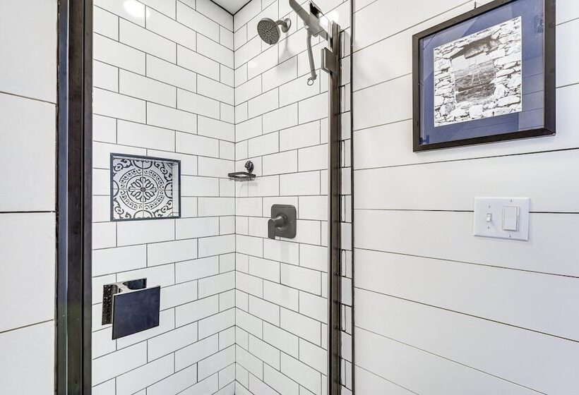 Lovely Ludlow Farmhouse ~ 1 Mi To Town & Slopes!