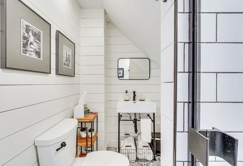 Lovely Ludlow Farmhouse ~ 1 Mi To Town & Slopes!