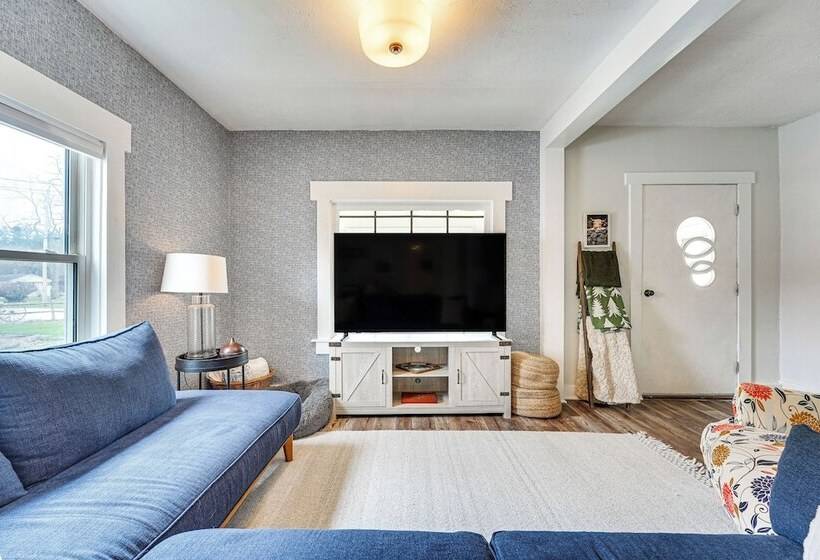 Lovely Ludlow Farmhouse ~ 1 Mi To Town & Slopes!