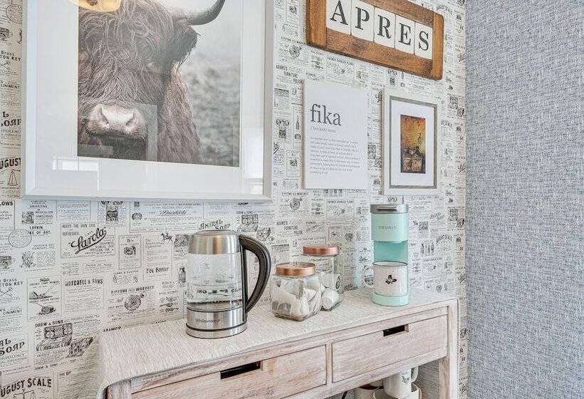 Lovely Ludlow Farmhouse ~ 1 Mi To Town & Slopes!