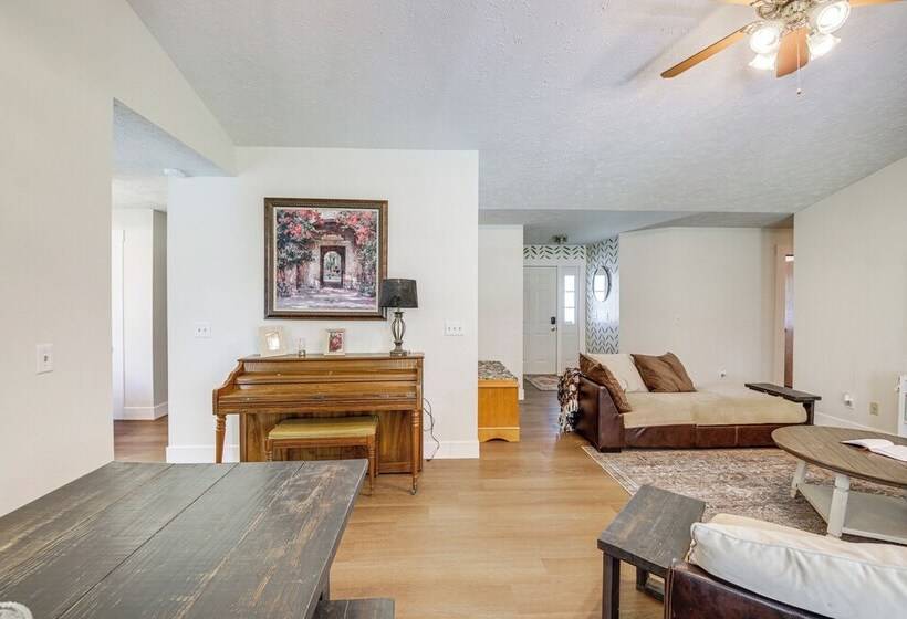 Lovely Terre Haute Home W/ Private Yard & Hot Tub!