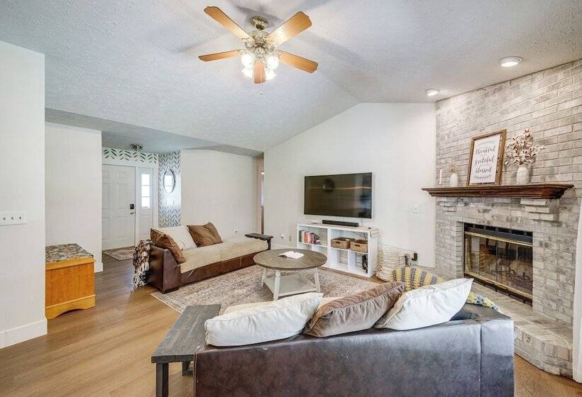 Lovely Terre Haute Home W/ Private Yard & Hot Tub!