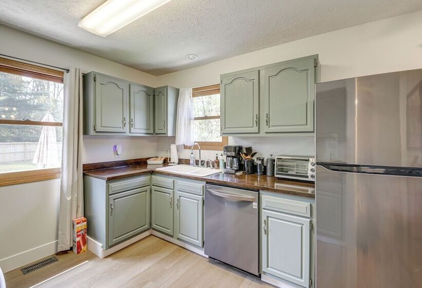 Lovely Terre Haute Home W/ Private Yard & Hot Tub!