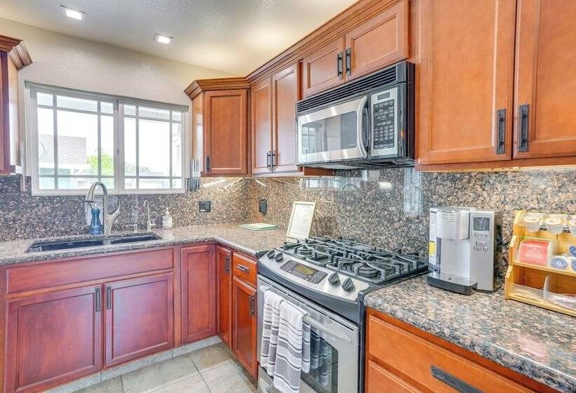Lovely Tustin Home W/ Outdoor Kitchen: 3 Mi To Zoo