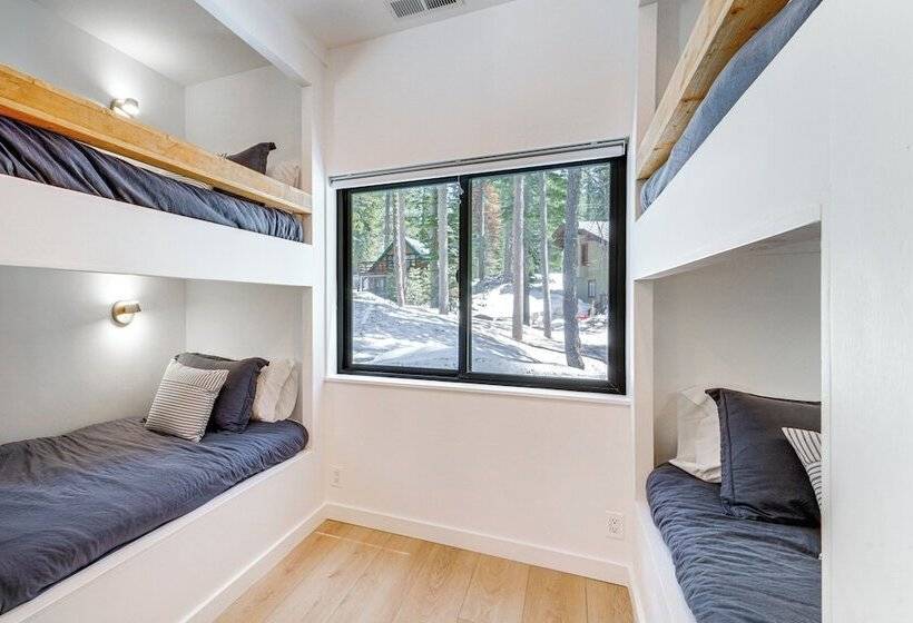 Luxe Soda Springs Cabin: Hot Tub, Forest View Deck