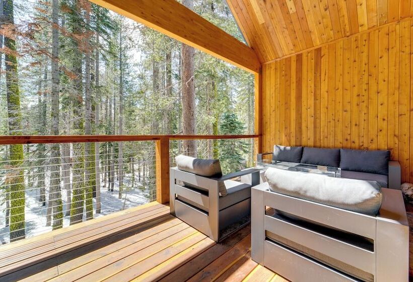 Luxe Soda Springs Cabin: Hot Tub, Forest View Deck