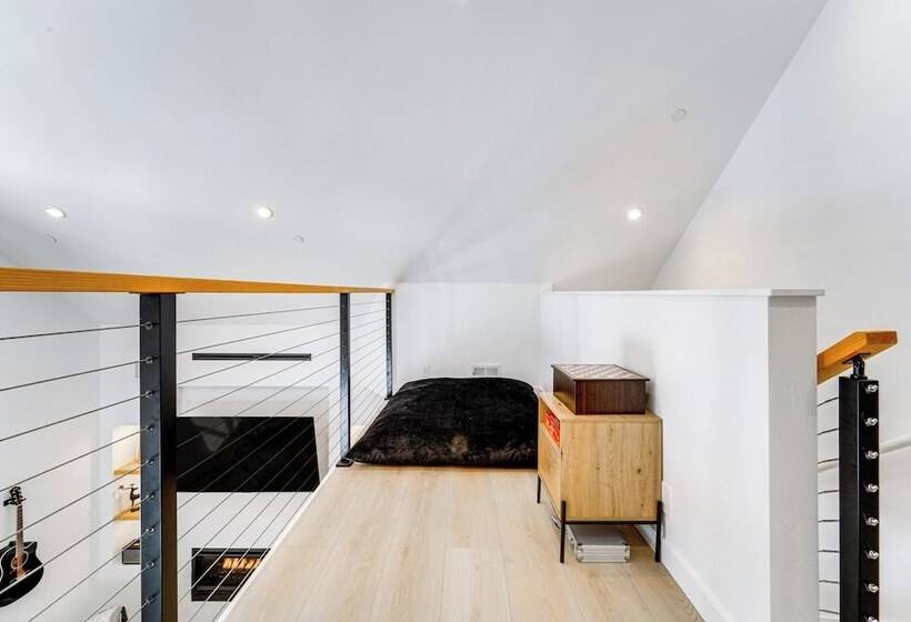 Luxe Soda Springs Cabin: Hot Tub, Forest View Deck