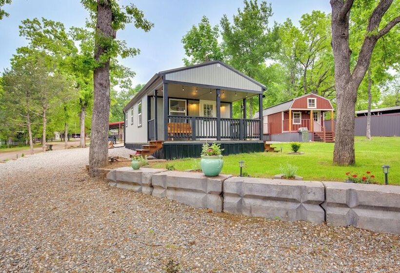 Mead Cabin: 2 Blocks To Willow Springs Marina