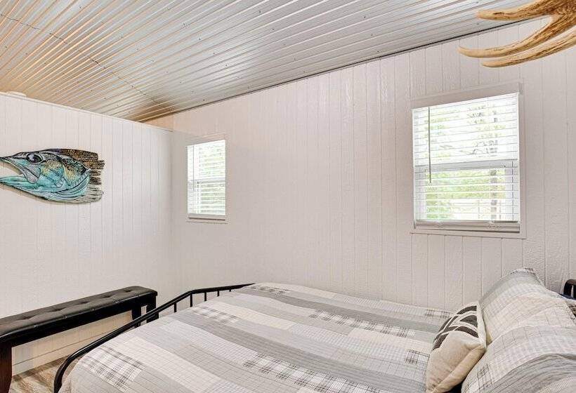 Mead Cabin: 2 Blocks To Willow Springs Marina