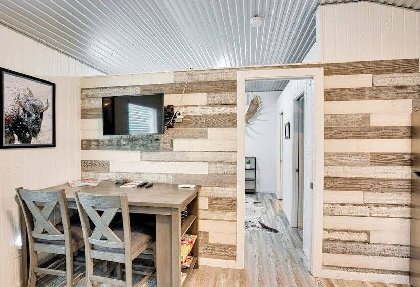 Mead Cabin: 2 Blocks To Willow Springs Marina