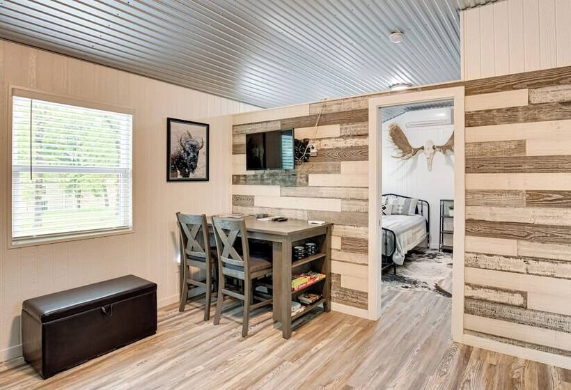 Mead Cabin: 2 Blocks To Willow Springs Marina