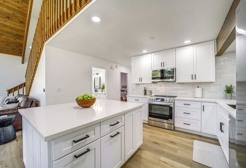 Modern Cabin In Munds Park: Family Friendly!