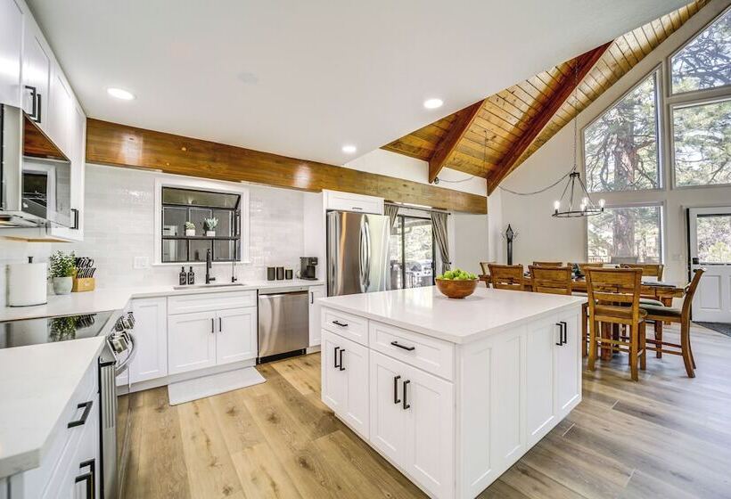 Modern Cabin In Munds Park: Family Friendly!