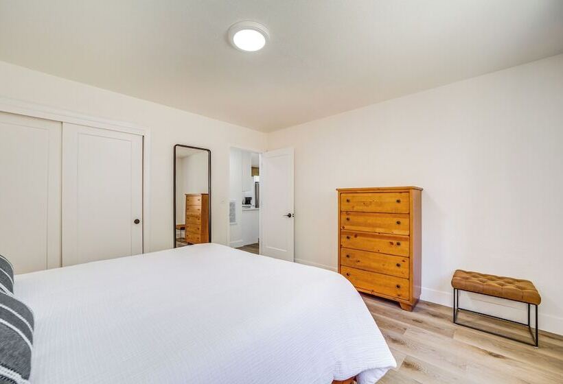 Modern Cabin In Munds Park: Family Friendly!