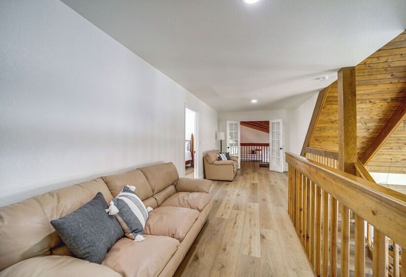 Modern Cabin In Munds Park: Family Friendly!