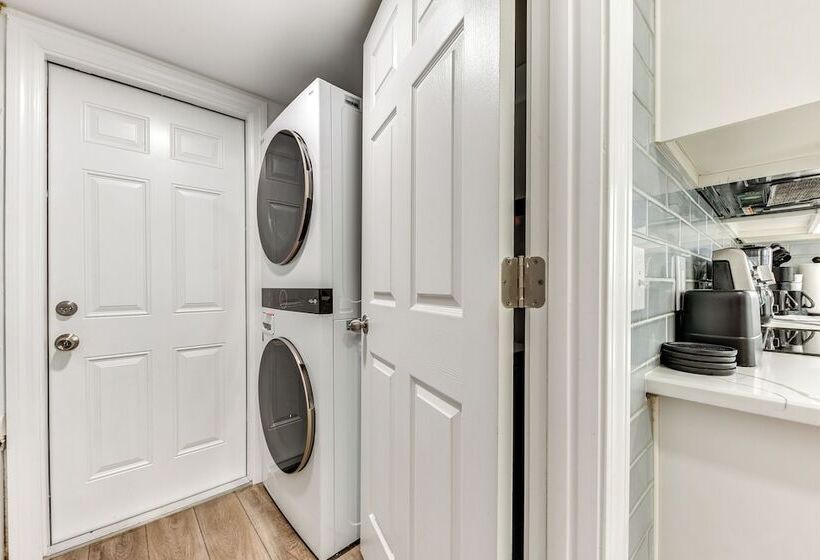 Modern Jacksonville Home   Close To River!