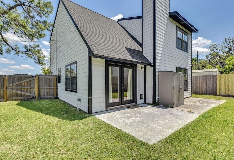 Modern Jacksonville Home   Close To River!