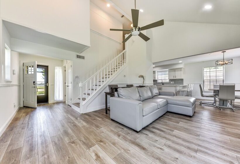 Modern Jacksonville Home   Close To River!