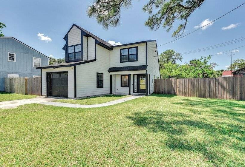 Modern Jacksonville Home   Close To River!