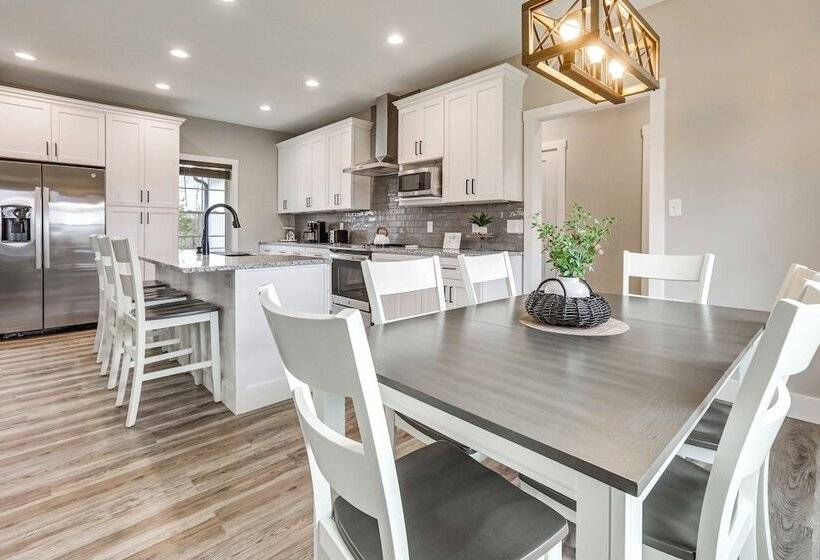 Modern Sadieville Home W/ Yard & Gas Grill!