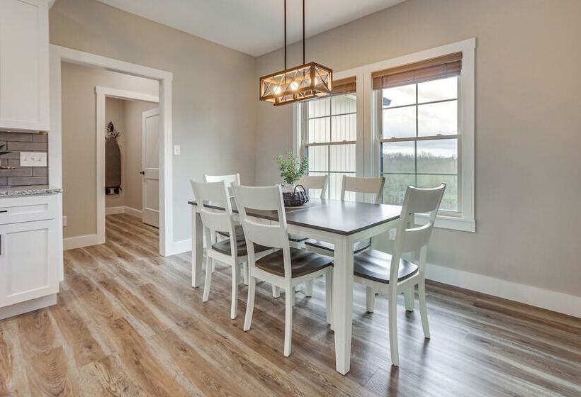 Modern Sadieville Home W/ Yard & Gas Grill!