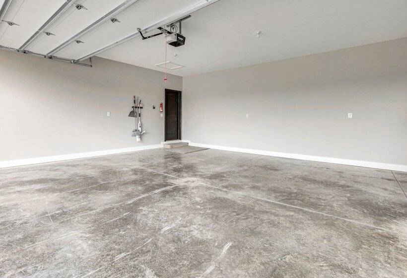 Modern Sadieville Home W/ Yard & Gas Grill!