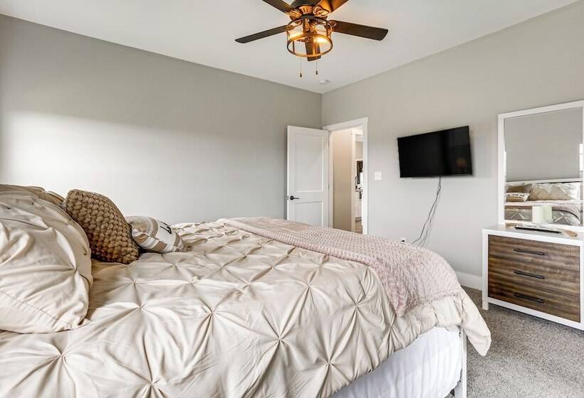 Modern Sadieville Home W/ Yard & Gas Grill!