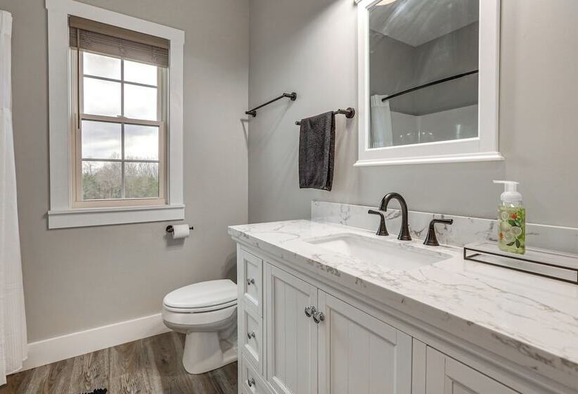 Modern Sadieville Home W/ Yard & Gas Grill!