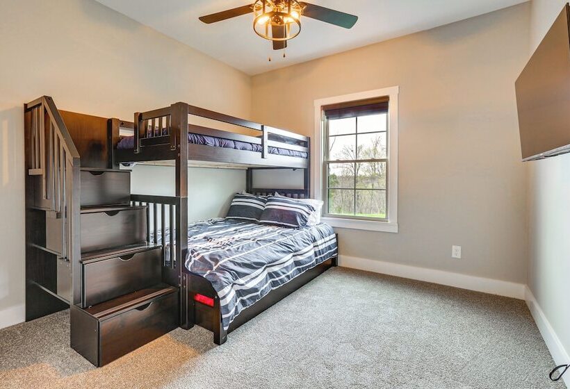 Modern Sadieville Home W/ Yard & Gas Grill!