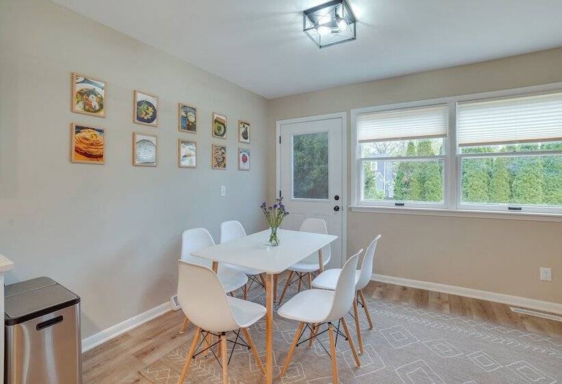 Modern Urbana Home: 2 Mi To University Of Illinois