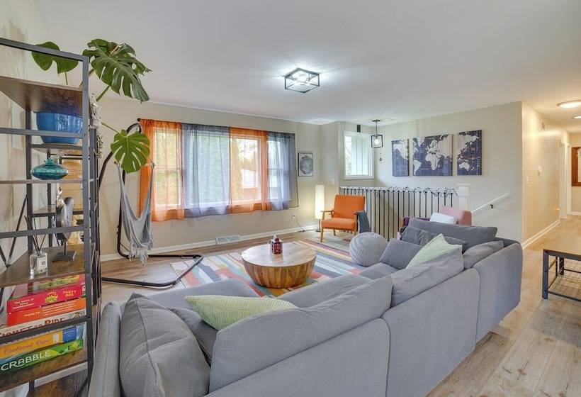 Modern Urbana Home: 2 Mi To University Of Illinois