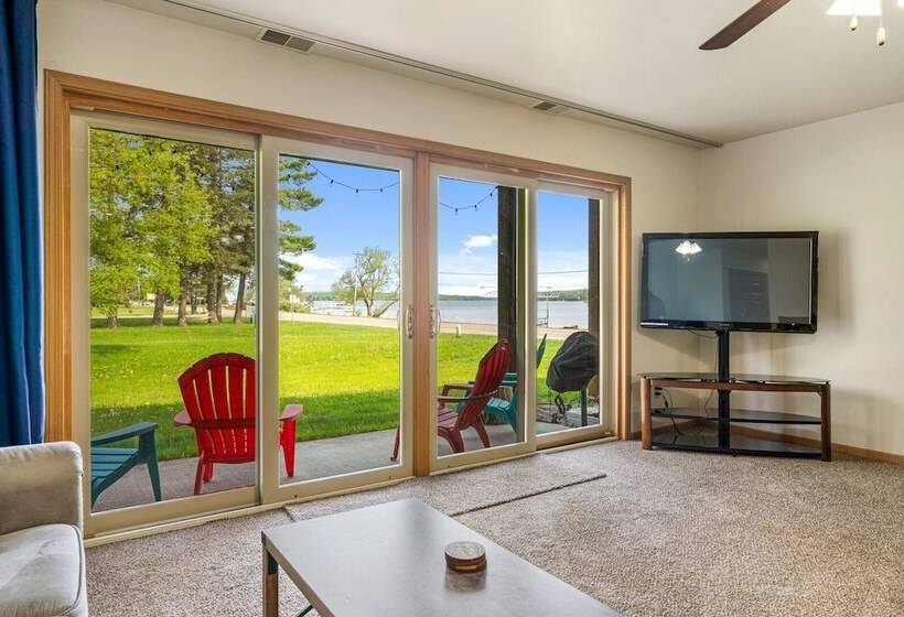 Мотель South Arm Retreats Combined 2br Lakeview