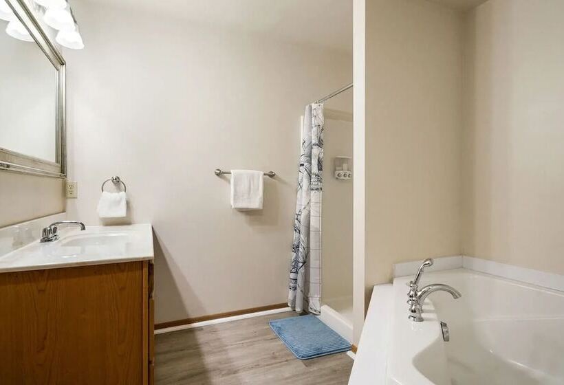 Мотель South Arm Retreats Combined 2br Lakeview