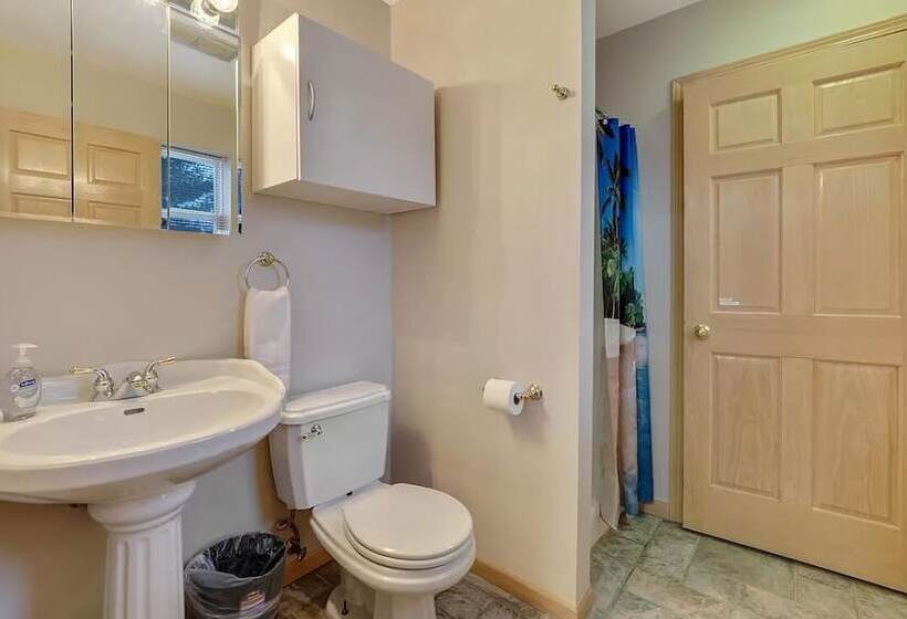 Мотель South Arm Retreats Combined 2br Lakeview