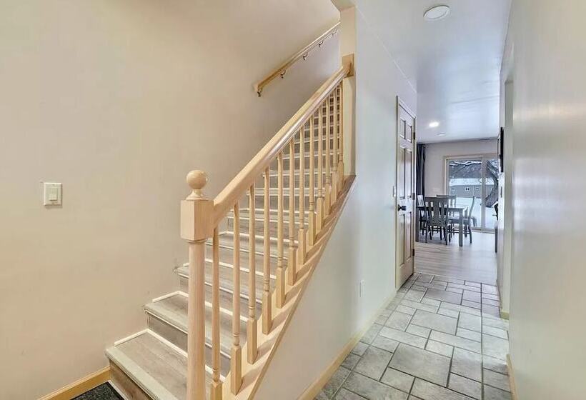 Мотель South Arm Retreats Combined 2br Lakeview