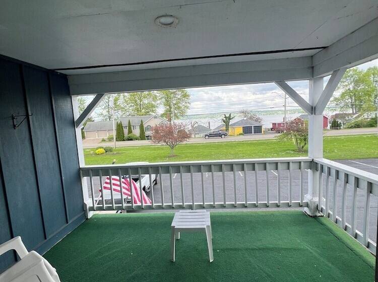 מוטל Webb S Year Round Resort