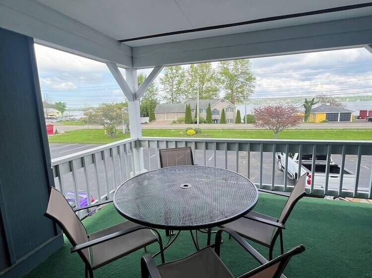 מוטל Webb S Year Round Resort