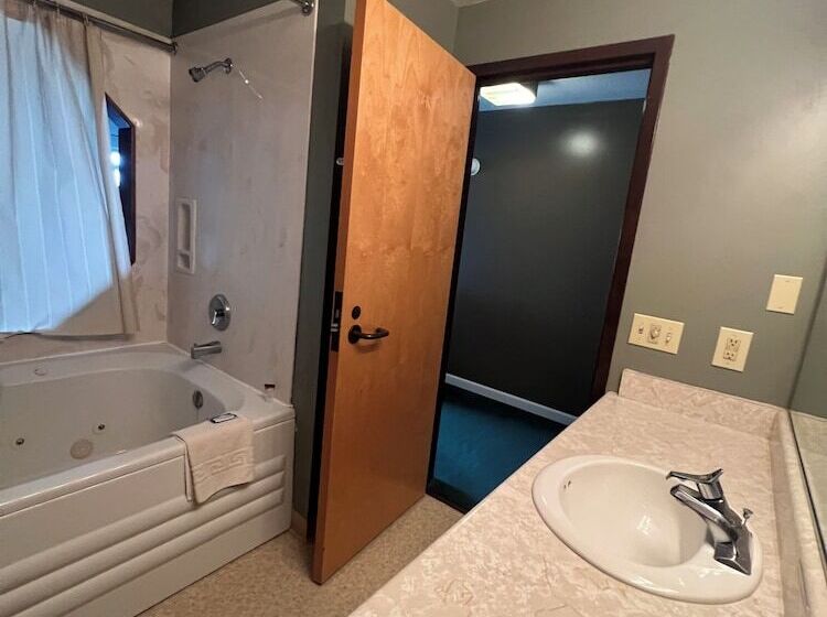 מוטל Webb S Year Round Resort