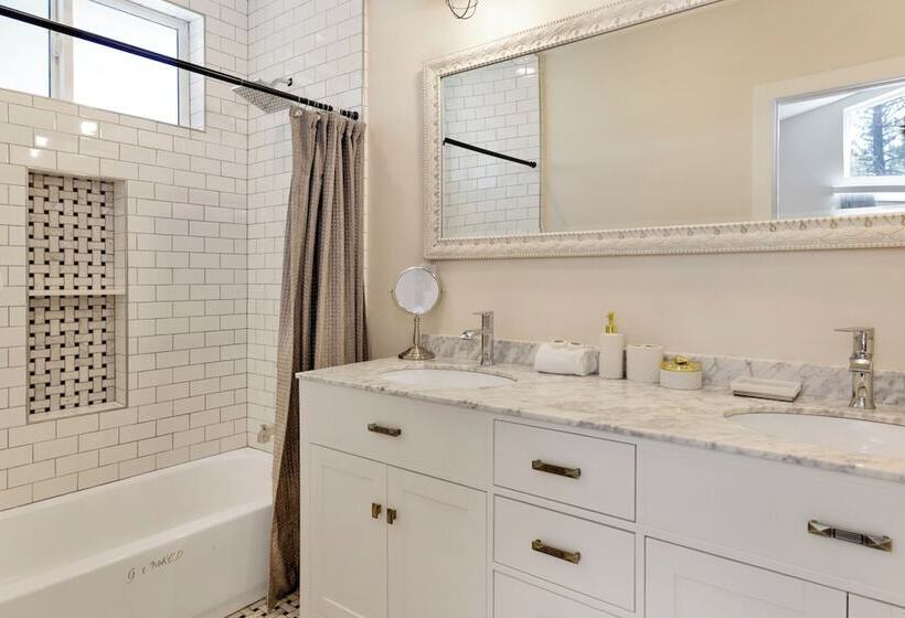 Mountain Palace #2018