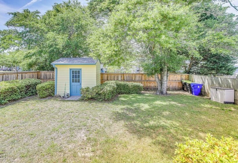 Oak Island Family Vacation Home < 1 Mi To Beach!