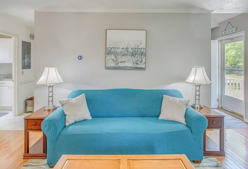 Oak Island Family Vacation Home < 1 Mi To Beach!