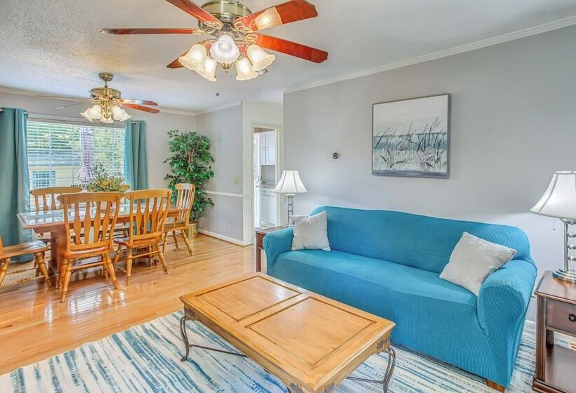 Oak Island Family Vacation Home < 1 Mi To Beach!