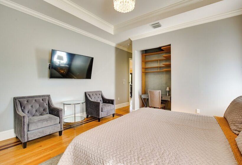 Ornate Hollywood Retreat, 2 Mi To Beach & Park!