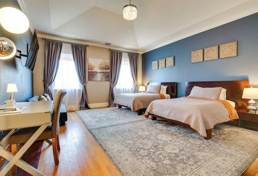 Ornate Hollywood Retreat, 2 Mi To Beach & Park!