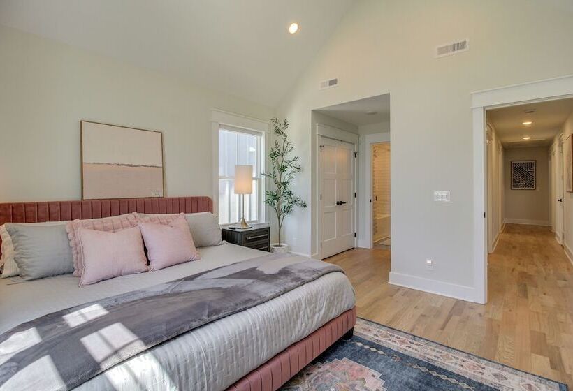 Paradise Found  Lake House On Waterfront!