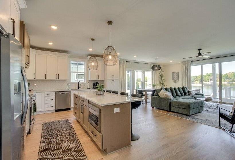 Paradise Found  Lake House On Waterfront!