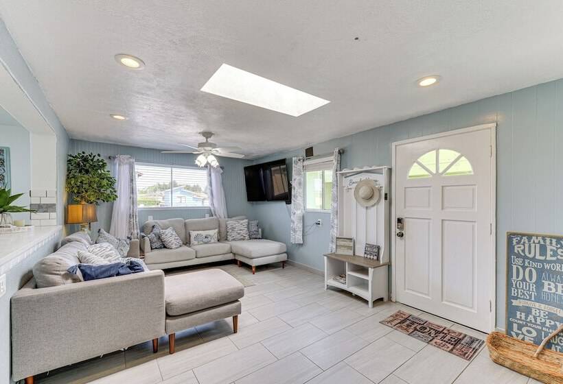 Peaceful Eureka Beach Cottage W/ 30 Foot Dock