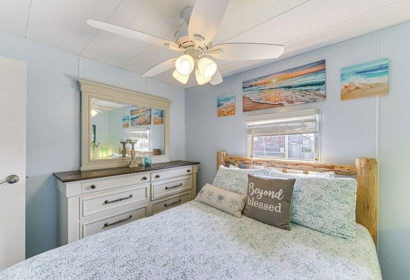 Peaceful Eureka Beach Cottage W/ 30 Foot Dock