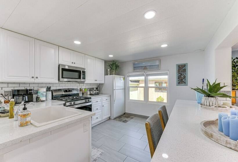 Peaceful Eureka Beach Cottage W/ 30 Foot Dock