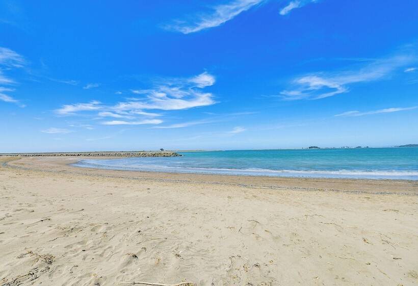 Peaceful Eureka Beach Cottage W/ 30 Foot Dock